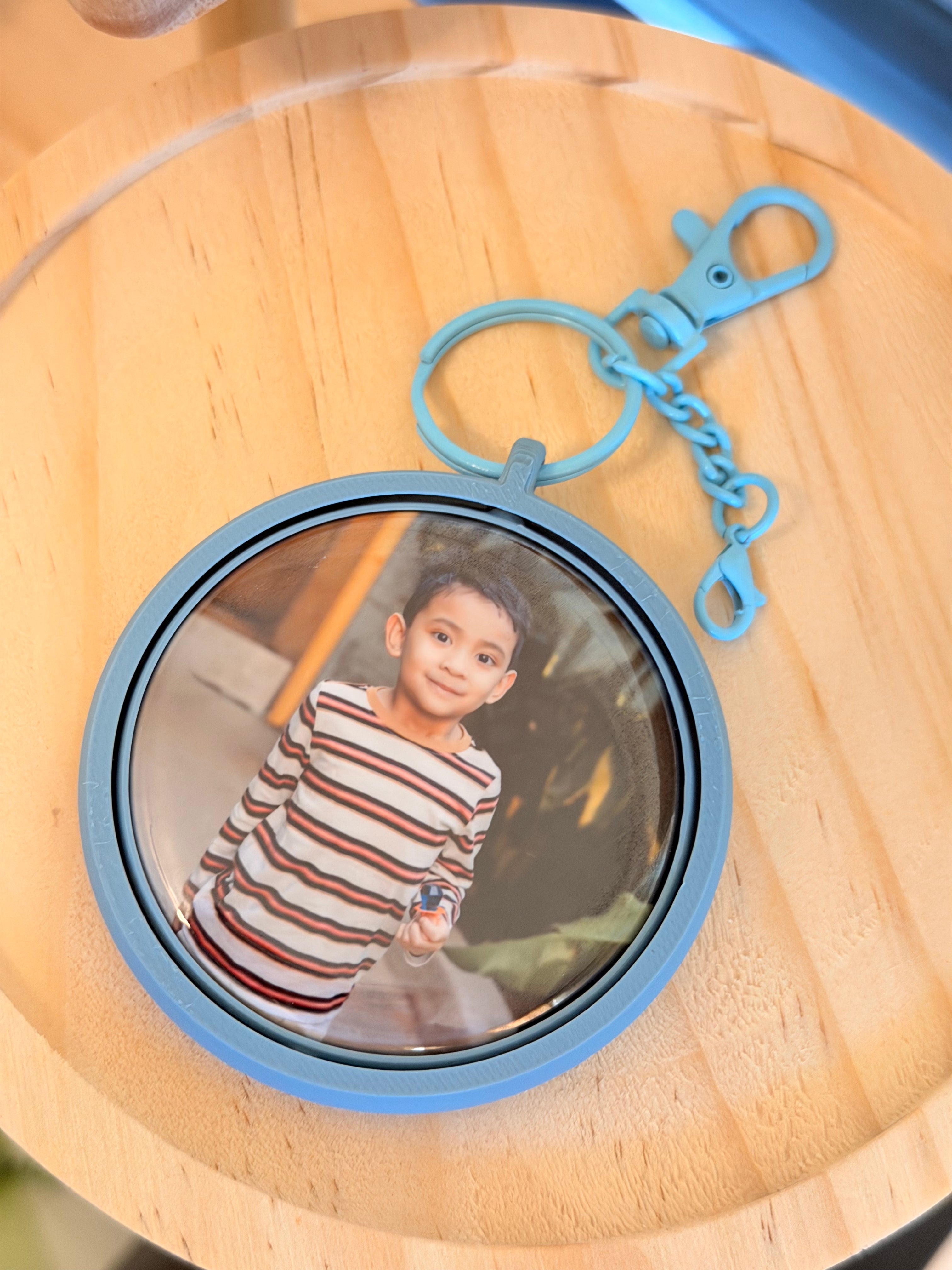 3D-Printed Rotating Round Keychains